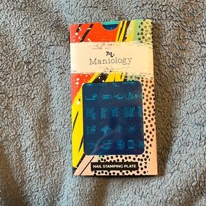 Maniology nail stamping plate #220 m104 c20